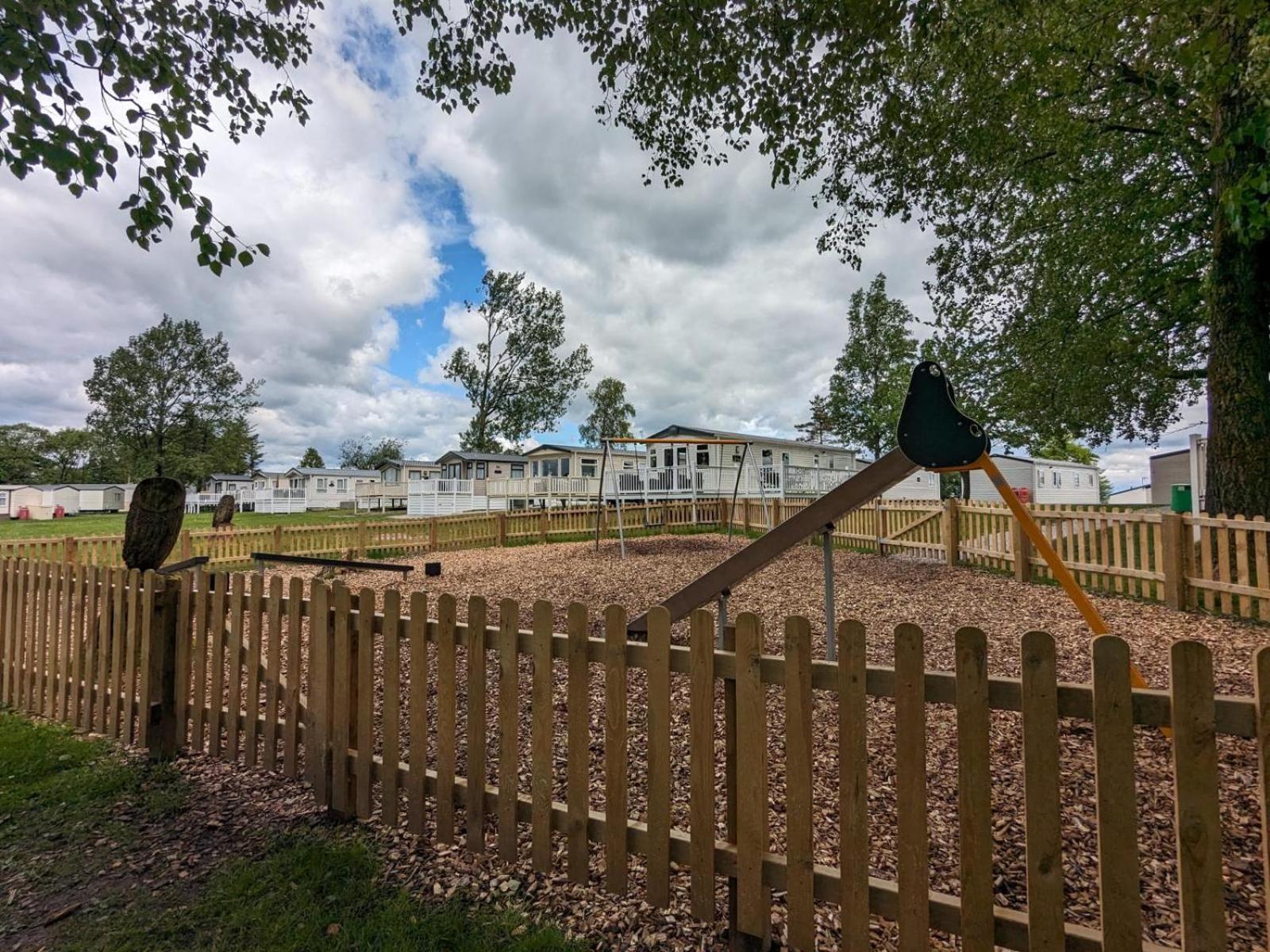 Готель Ascot Tosside Екстер'єр фото